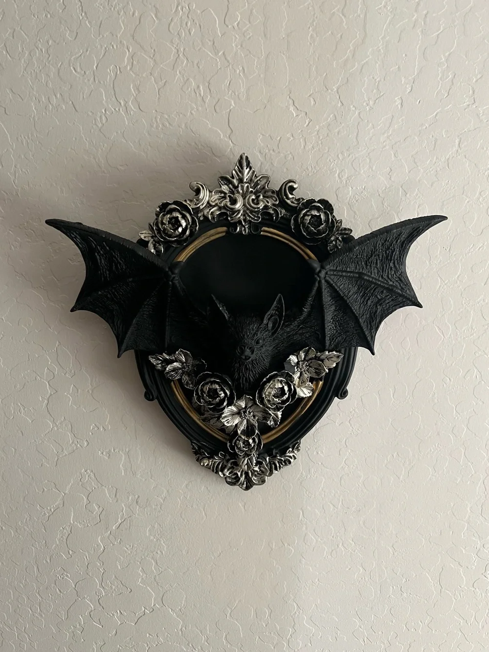 Black and Gold Bat Wall Plaque - Decorative Home Wall Decor Halloween